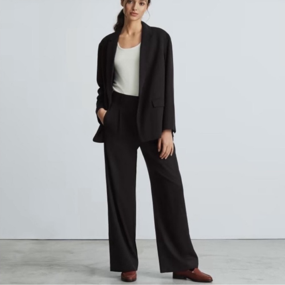 NWT Everlane Way High Drape Black Size 0 Short